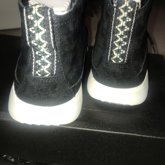 UGG Mens Freamon Black Ankle Boots Size 10 - Picture 3 of 7